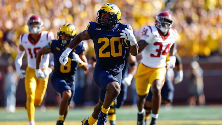 Kalel Mullings runs the ball for a touchdown vs USC