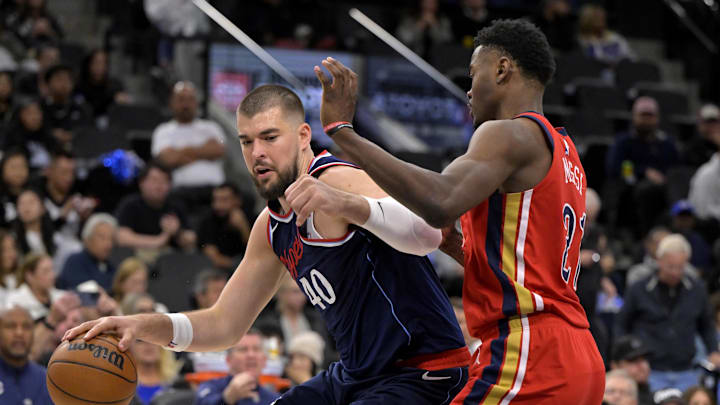 Apr 2, 2025; Inglewood, California, USA; Los Angeles Clippers center Ivica Zubac (40) is defended by New Orleans Pelicans center Yves Missi (21) as he drives to the basket in the second half at Intuit Dome. Mandatory Credit: Jayne Kamin-Oncea-Imagn Images Apr 2, 2025; Inglewood, California, USA; Los Angeles Clippers center Ivica Zubac (40) is defended by New Orleans Pelicans center Yves Missi (21) as he drives to the basket in the second half at Intuit Dome. Mandatory Credit: Jayne Kamin-Oncea-Imagn Images