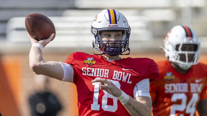 New Packers QB Taylor Elgersma throws a pass at the Senior Bowl.
