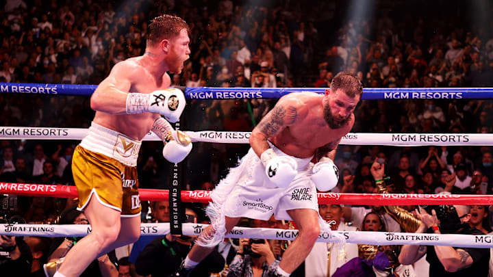 "Canelo" Álvarez viene de derrotar a Caleb Plant por la unificación de las 168 libras