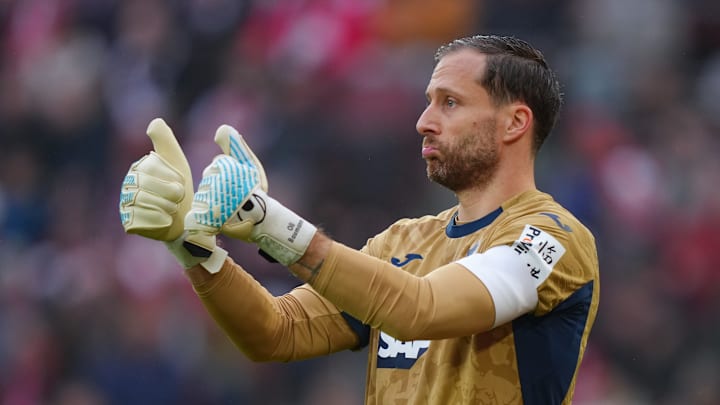 Bayern Munich are considering a move for Hoffenheim goalkeeper Oliver Baumann.