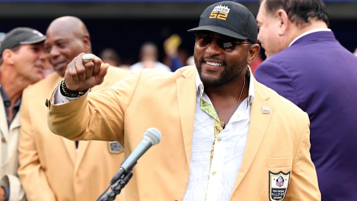 Sep 23, 2018; Baltimore, MD, USA; Baltimore Ravens former linebacker Ray Lewis shows fans Hall of Fame ring that was presented at halftime against the Denver Broncos at M&T Bank Stadium. Mandatory Credit: Mitch Stringer-Imagn Images Sep 23, 2018; Baltimore, MD, USA; Baltimore Ravens former linebacker Ray Lewis shows fans Hall of Fame ring that was presented at halftime against the Denver Broncos at M&T Bank Stadium. Mandatory Credit: Mitch Stringer-Imagn Images