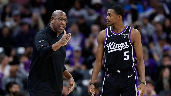 Jan 3, 2024; Sacramento, California, USA; Sacramento Kings head coach Mike Brown talks with guard De'Aaron Fox (5) during the third quarter against the Orlando Magic at Golden 1 Center. Jan 3, 2024; Sacramento, California, USA; Sacramento Kings head coach Mike Brown talks with guard De'Aaron Fox (5) during the third quarter against the Orlando Magic at Golden 1 Center.