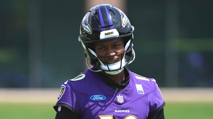 Baltimore Ravens receiver DeAndre Hopkins warms up during training camp.
