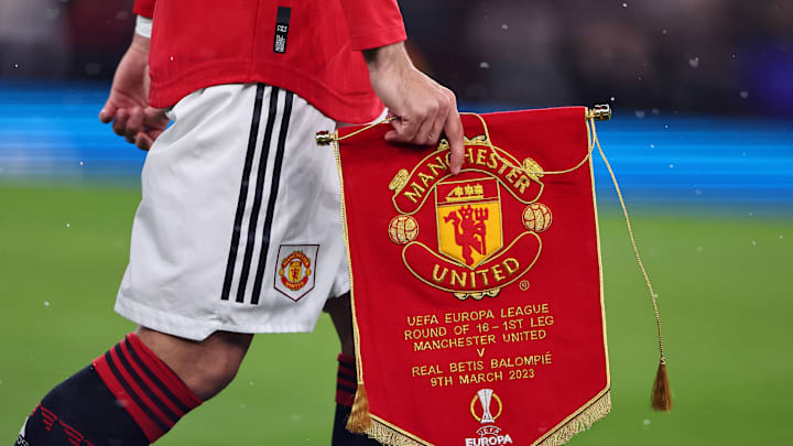 Até o momento, existe apenas dois interessados pelo clube