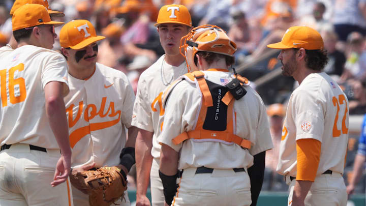 Tennessee's Tennessee baseball coach Tony Vitello pulls out pitcher Tegan Kuhns (21) during the NCAA college baseball game against Kentucky on April 20, 2025, in Knoxville, Tenn. Tennessee's Tennessee baseball coach Tony Vitello pulls out pitcher Tegan Kuhns (21) during the NCAA college baseball game against Kentucky on April 20, 2025, in Knoxville, Tenn.