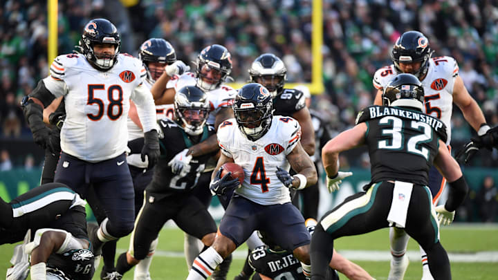 Nov 28, 2025; Philadelphia, Pennsylvania, USA; Chicago Bears running back D'Andre Swift (4) carries the ball against the Philadelphia Eagles during the second quarter of the game at Lincoln Financial Field. Mandatory Credit: Eric Hartline-Imagn Images