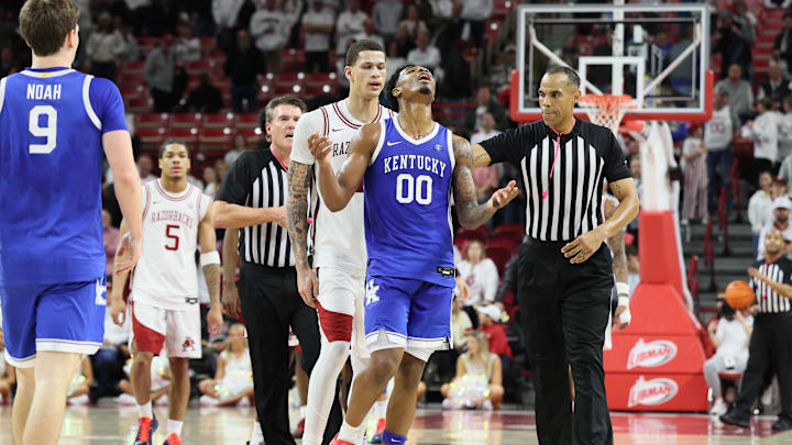 Jan 31, 2026; Fayetteville, Arkansas, USA; Arkansas Razorbacks forward Trevon Brazile (7) bumps into Kentucky Wildcats guard Otega Oweh (00) during the second half at Bud Walton Arena. Kentucky won 85-77. Mandatory Credit: Nelson Chenault-Imagn Images