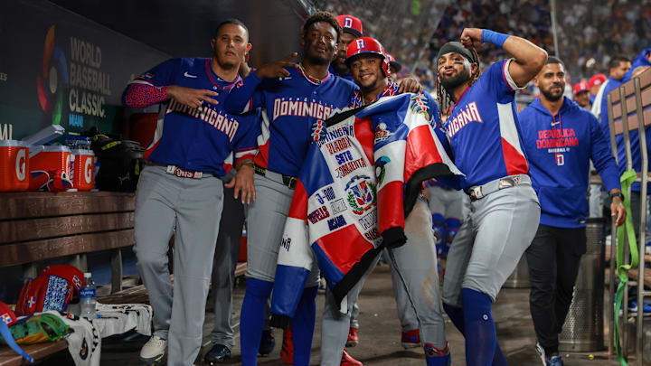 Los cañones de República Dominicana descargaron todo su poderío para superar a Venezuela y clasificar primeros de grupo en el Clásico Mundial de 2026
