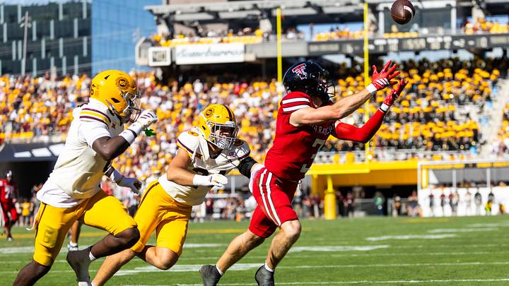 Oct 18, 2025; Tempe, Arizona, USA; Texas Tech Red Raiders wide receiver Coy Eakin (3) catches a touchdown pass against the Arizona State Sun Devils in the first half at Mountain America Stadium. Mandatory Credit: Mark J. Rebilas-Imagn Images Oct 18, 2025; Tempe, Arizona, USA; Texas Tech Red Raiders wide receiver Coy Eakin (3) catches a touchdown pass against the Arizona State Sun Devils in the first half at Mountain America Stadium. Mandatory Credit: Mark J. Rebilas-Imagn Images