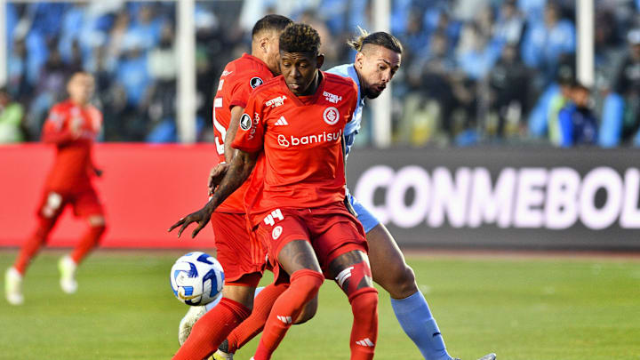 Vitão é um dos nomes mais importantes da defesa colorada