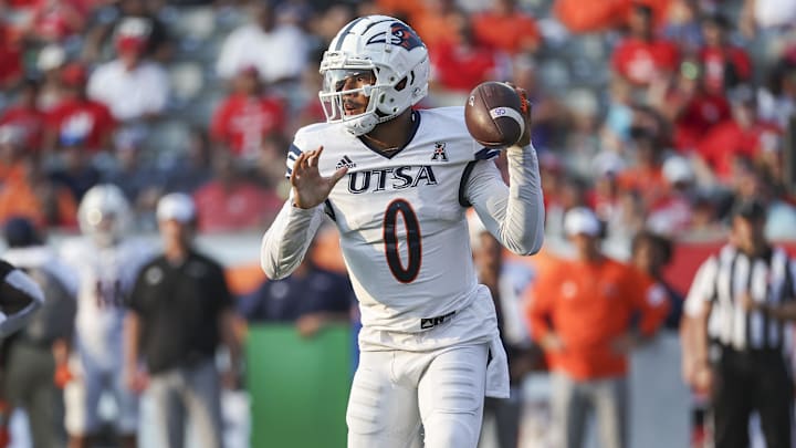 Sep 2, 2023; Houston, Texas, USA; UTSA Roadrunners quarterback Frank Harris (0) looks for an open