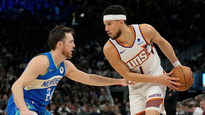 Phoenix Suns v Milwaukee Bucks