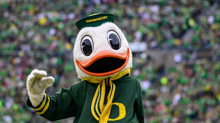 Oct 21, 2023; Eugene, Oregon, USA; Oregon Ducks mascot The Duck on the field during the first quarter against the Washington State Cougars at Autzen Stadium. Mandatory Credit: Craig Strobeck-Imagn Images