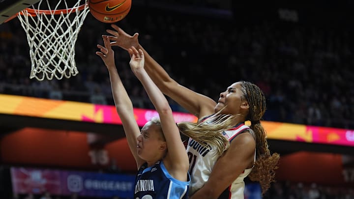 Sarah Strong scored 18 points in 22 minutes to power UConn to a 90-51 rout of Villanova. 