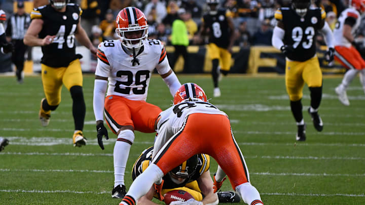 Cleveland Browns v Pittsburgh Steelers