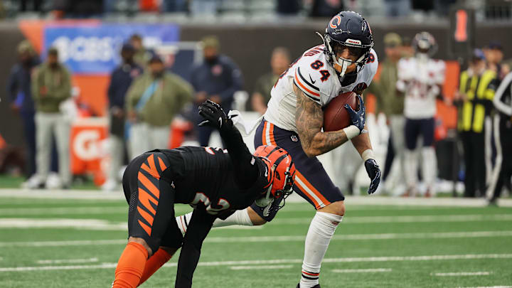 Nov 2, 2025; Cincinnati, Ohio, USA; Chicago Bears tight end Colston Loveland (84) runs with the ball for a 58-yard touchdown play against Cincinnati Bengals safety Jordan Battle (27) during the fourth quarter at Paycor Stadium. Mandatory Credit: Joseph Maiorana-Imagn Images