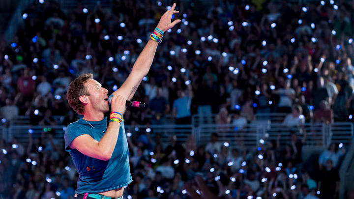 June 13, 2025; El Paso, TX, USA; Coldplay frontman Chris Martin captures the crowd during the band’s first El Paso show on Friday, June 13. The group is performing two nights at Sun Bowl Stadium as part of its Music of the Spheres Tour, with the second show set for Saturday, June 14.; Mandatory credit: Gaby Velasquez-USA TODAY NETWORK via Imagn Images