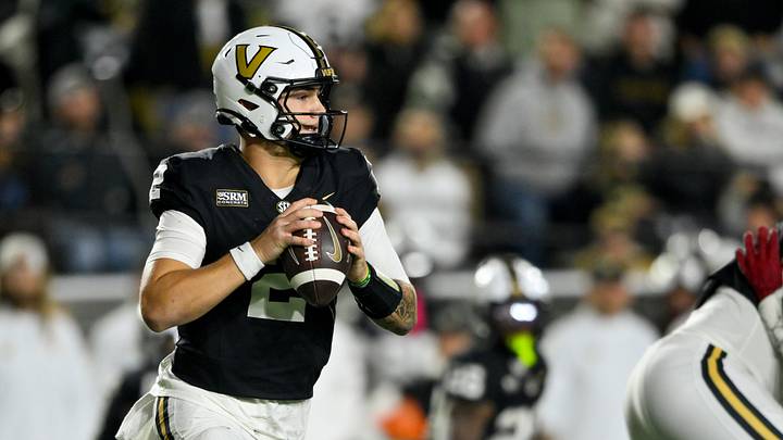 Oct 17, 2026; Nashville, Tennessee, USA; Vanderbilt Commodores quarterback Jared Curtis (2) throws a pass against the Arkansas Razorbacks during the second half at FirstBank Stadium. Mandatory Credit: Steve Roberts-Imagn Images Oct 17, 2026; Nashville, Tennessee, USA; Vanderbilt Commodores quarterback Jared Curtis (2) throws a pass against the Arkansas Razorbacks during the second half at FirstBank Stadium. Mandatory Credit: Steve Roberts-Imagn Images