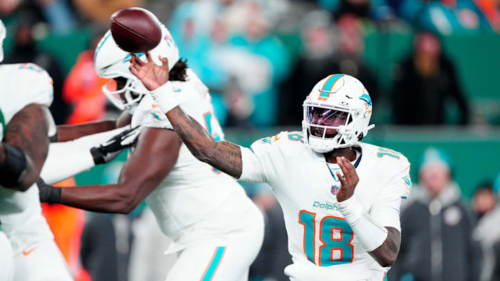 Miami Dolphins quarterback Tyler Huntley (18) throws a pass, Sunday January 5, 2025, in East Rutherford.