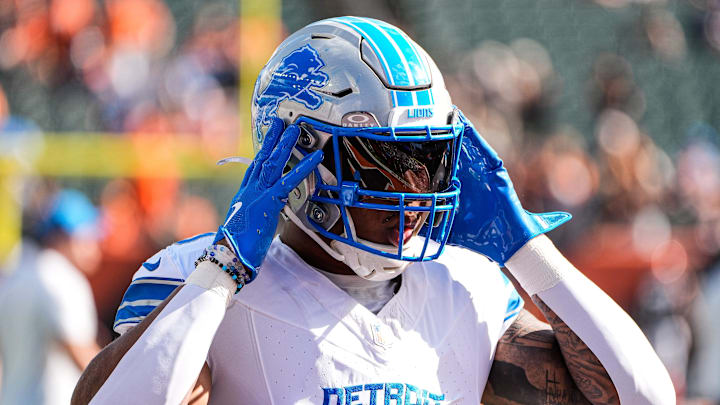Detroit Lions running back David Montgomery (5) warms up ahead of Cincinnati Bengals game at Paycor Stadium in Cincinnati on Sunday, Oct. 5, 2025.