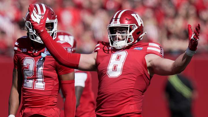 Wisconsin Badgers linebacker Mason Posa (8) and safety Cairo Skanes (21) Wisconsin Badgers linebacker Mason Posa (8) and safety Cairo Skanes (21)