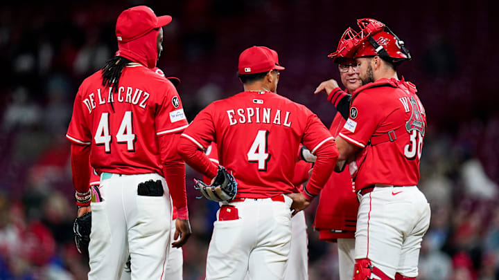 Cincinnati Reds manager Terry Francona speaks with players at the pitchers mound in the eighth inning of a MLB game between the Cincinnati Reds and Texas Rangers, Tuesday, April 1, 2025, at Great American Ball Park in Downtown Cincinnati. Rangers won 1-0.