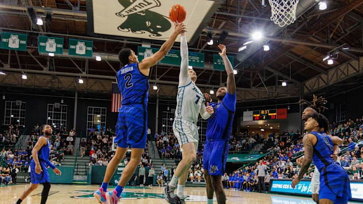 Jan 30, 2025; New Orleans, Louisiana, USA; Tulane Green Wave guard Rowan Brumbaugh (7) drives to the basket against Memphis Tigers forward Dain Dainja (42) during the second half at Avron B. Fogelman Arena in Devlin Fieldhouse. Jan 30, 2025; New Orleans, Louisiana, USA; Tulane Green Wave guard Rowan Brumbaugh (7) drives to the basket against Memphis Tigers forward Dain Dainja (42) during the second half at Avron B. Fogelman Arena in Devlin Fieldhouse.
