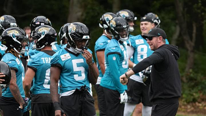 Oct 9, 2026; Watford, United Kingdom; Jacksonville Jaguars head coach Liam Coen talks with running back LeQuint Allen Jr. (5) during practice at The Grove. Mandatory Credit: Kirby Lee-Imagn Images Oct 9, 2026; Watford, United Kingdom; Jacksonville Jaguars head coach Liam Coen talks with running back LeQuint Allen Jr. (5) during practice at The Grove. Mandatory Credit: Kirby Lee-Imagn Images
