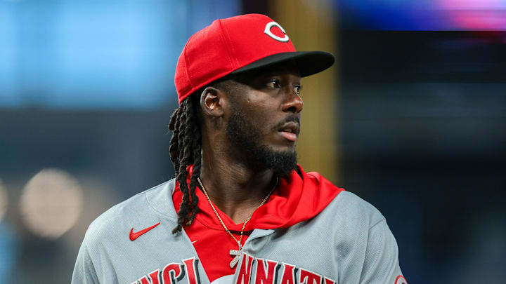 Cincinnati Reds shortstop Elly De La Cruz (44) returns to the dugout