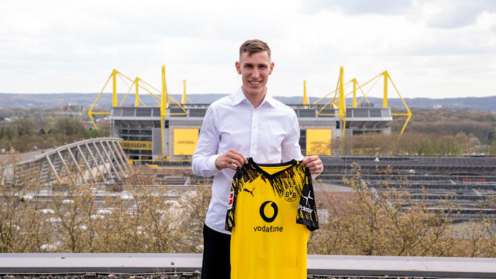 Borussia Dortmund Extends The Contract With Nico Schlotterbeck Until 2031