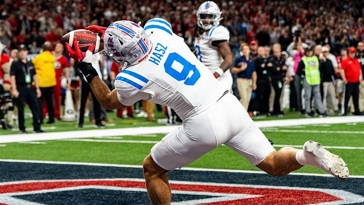 Ole Miss tight end Luke Hasz (9) catches a touchdown pass during the Sugar Bowl and College Football Playoff quarterfinals at Caesars Superdome in New Orleans, La., on Thursday, Jan. 1, 2026. Ole Miss defeated Georgia 39-34.