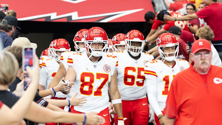 Aug 9, 2025; Glendale, Arizona, USA; Kansas City Chiefs tight end Travis Kelce (87) against the Arizona Cardinals during a preseason NFL game at State Farm Stadium. Mandatory Credit: Mark J. Rebilas-Imagn Images