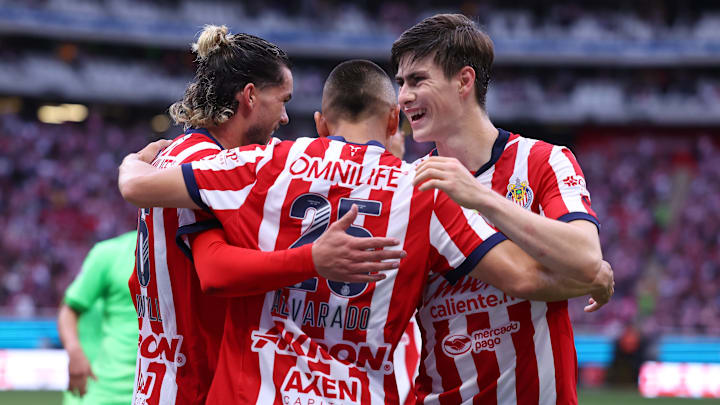 Chivas busca cerrar sus filas con un refuerzo más Chivas busca cerrar sus filas con un refuerzo más