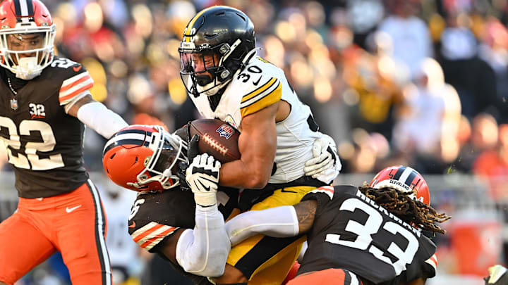 Pittsburgh Steelers v Cleveland Browns