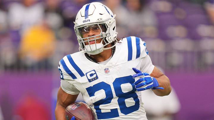 Oct 25, 2026; Minneapolis, Minnesota, USA; Indianapolis Colts running back Jonathan Taylor (28) warms up. Oct 25, 2026; Minneapolis, Minnesota, USA; Indianapolis Colts running back Jonathan Taylor (28) warms up.