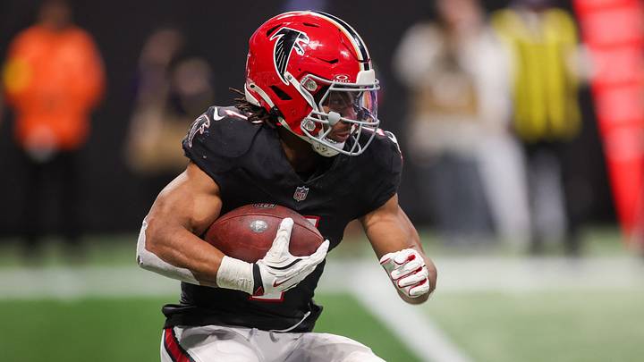 Dec 29, 2025; Atlanta, Georgia, USA; Atlanta Falcons running back Bijan Robinson (7) runs the ball for a touchdown against the Los Angeles Rams in the second quarter at Mercedes-Benz Stadium. Dec 29, 2025; Atlanta, Georgia, USA; Atlanta Falcons running back Bijan Robinson (7) runs the ball for a touchdown against the Los Angeles Rams in the second quarter at Mercedes-Benz Stadium.