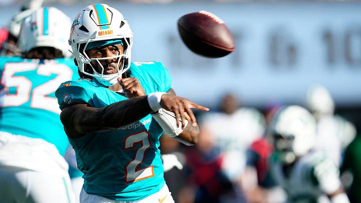 Miami Dolphins quarterback Malik Willis (2) throws a pass, Sunday, Oct. 25, 2026, at East Rutherford. Miami Dolphins quarterback Malik Willis (2) throws a pass, Sunday, Oct. 25, 2026, at East Rutherford.