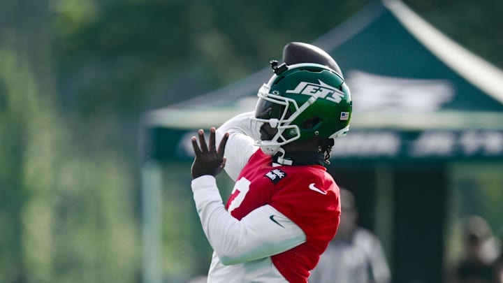 Jul 25, 2025; Florham Park, NJ, USA; New York Jets quarterback Tyrod Taylor (2) participates in a drill during training camp at Atlantic Health Jets Training Center. Mandatory Credit: John Jones-Imagn Images Jul 25, 2025; Florham Park, NJ, USA; New York Jets quarterback Tyrod Taylor (2) participates in a drill during training camp at Atlantic Health Jets Training Center. Mandatory Credit: John Jones-Imagn Images