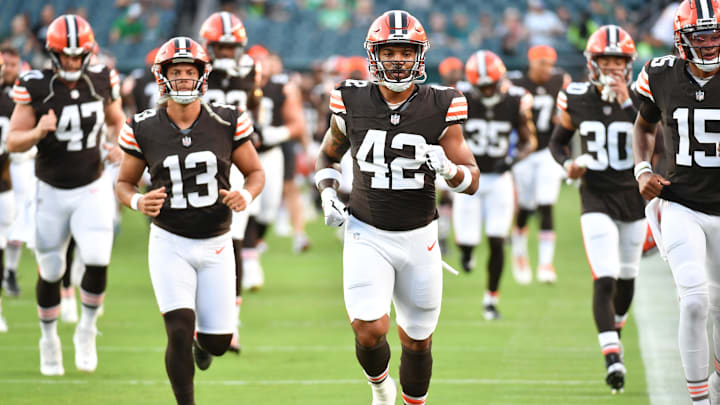 Aug 17, 2023; Philadelphia, Pennsylvania, USA; Cleveland Browns linebacker Tony Fields II (42) runs off the field against the Philadelphia Eagles at Lincoln Financial Field. Mandatory Credit: Eric Hartline-Imagn Images