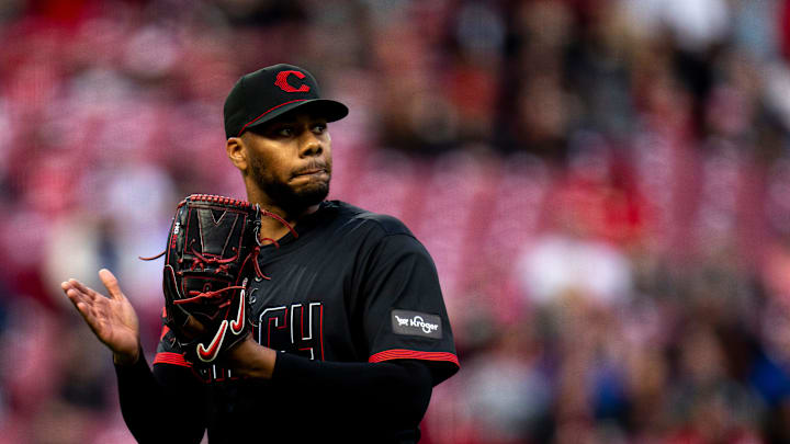 Cincinnati Reds pitcher Hunter Greene (21) claps his mat after striking out the last New York Mets