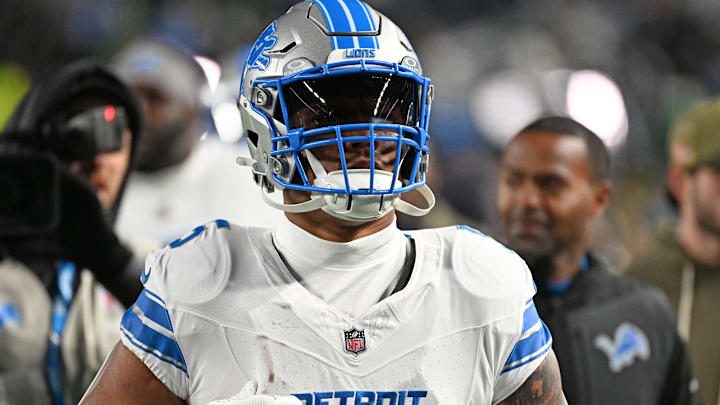 Nov 16, 2025; Philadelphia, Pennsylvania, USA; Detroit Lions running back David Montgomery (5) against the Philadelphia Eagles at Lincoln Financial Field. Mandatory Credit: Eric Hartline-Imagn Images