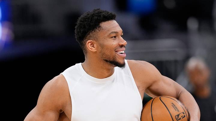 Giannis Antetokounmpo - Milwaukee Bucks Giannis Antetokounmpo - Milwaukee Bucks