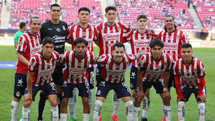Chivas haría limpia en su plantilla