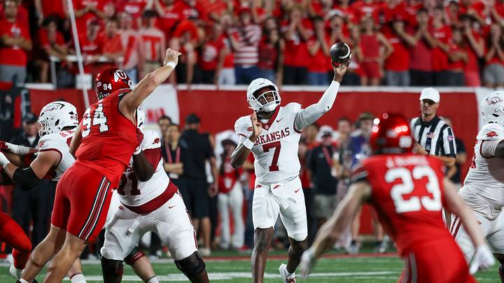 Sep 12, 2026; Salt Lake City, Utah, USA; Arkansas Razorbacks quarterback KJ Jackson (7) makes a pass against the Utah Utes during the first quarter at Rice-Eccles Stadium. Mandatory Credit: Rob Gray-Imagn Images Sep 12, 2026; Salt Lake City, Utah, USA; Arkansas Razorbacks quarterback KJ Jackson (7) makes a pass against the Utah Utes during the first quarter at Rice-Eccles Stadium. Mandatory Credit: Rob Gray-Imagn Images