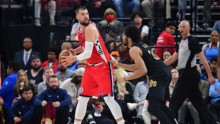Mar 18, 2025; Inglewood, California, USA; Los Angeles Clippers center Ivica Zubac (40) controls the ball against Cleveland Cavaliers center Jarrett Allen (31) during the first half at Intuit Dome. Mandatory Credit: Gary A. Vasquez-Imagn Images