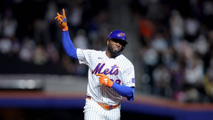 Aug 18, 2026; New York City, New York, USA; New York Mets center fielder Luis Robert Jr. (88) rounds the bases after hitting a solo home run against the San Diego Padres during the eighth inning at Citi Field. Mandatory Credit: Brad Penner-Imagn Images Aug 18, 2026; New York City, New York, USA; New York Mets center fielder Luis Robert Jr. (88) rounds the bases after hitting a solo home run against the San Diego Padres during the eighth inning at Citi Field. Mandatory Credit: Brad Penner-Imagn Images