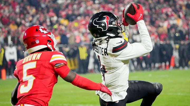Dec 7, 2025; Kansas City, Missouri, USA; Houston Texans cornerback Kamari Lassiter (4) intercepts a pass intended for Kansas City Chiefs wide receiver Hollywood Brown (5) during the fourth quarter at GEHA Field at Arrowhead Stadium. Mandatory Credit: Denny Medley-Imagn Images Dec 7, 2025; Kansas City, Missouri, USA; Houston Texans cornerback Kamari Lassiter (4) intercepts a pass intended for Kansas City Chiefs wide receiver Hollywood Brown (5) during the fourth quarter at GEHA Field at Arrowhead Stadium. Mandatory Credit: Denny Medley-Imagn Images