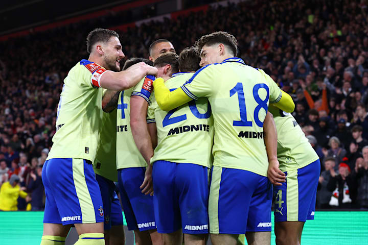 Southampton players celebrating. นักเตะเซาแธมป์ตันกำลังเฉลิมฉลอง