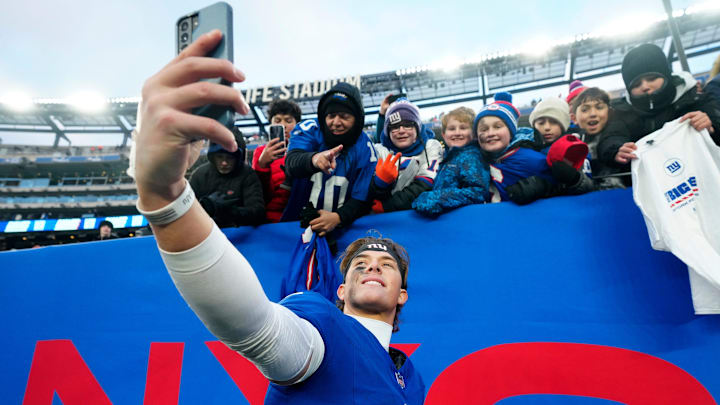 New York Giants quarterback Jaxson Dart (6) takes a self with fans, after Big Blue beat the Dallas Cowboys, 34-17, Sunday, January 4, 2026, in East Rutherford.